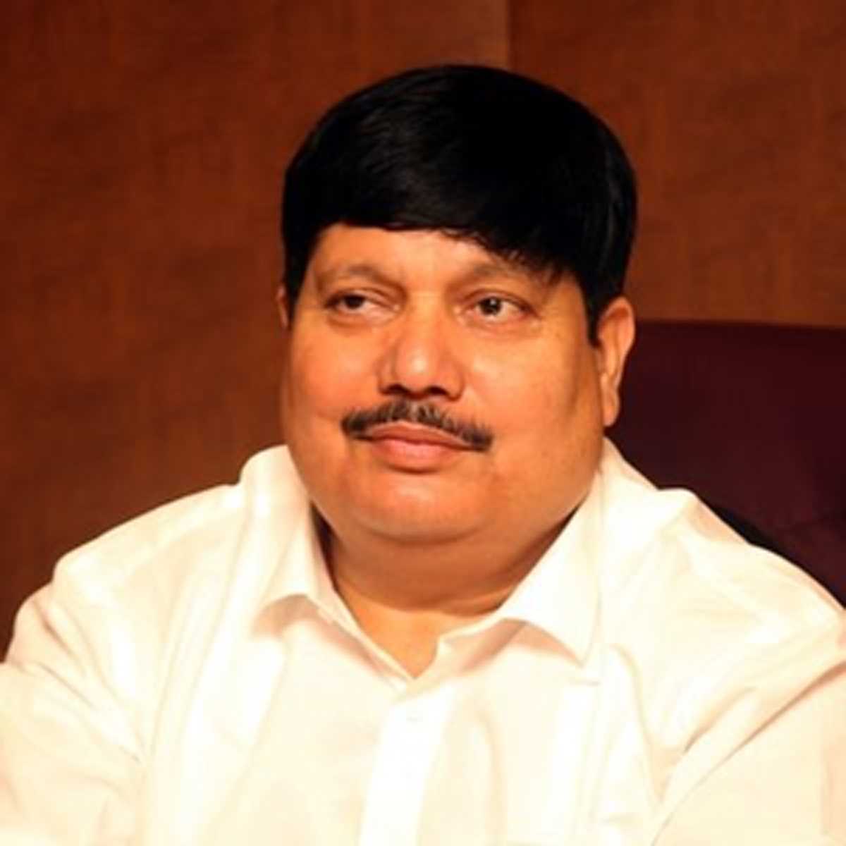 बागी तृणमूल सांसद अर्जुन सिंह ने दफ्तर में सीएम ममता की जगह पीएम मोदी की तस्वीर लगा दी